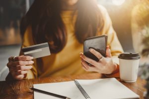 Banca-online-e-banca-tradizionale-nuove-soluzioni-per-la-gestione-dei-risparmi-e-dei-pagamenti
