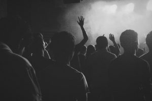 decreto-capienze-riaprono-discoteche