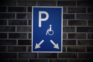 parcheggio-disabili-strisce-blu