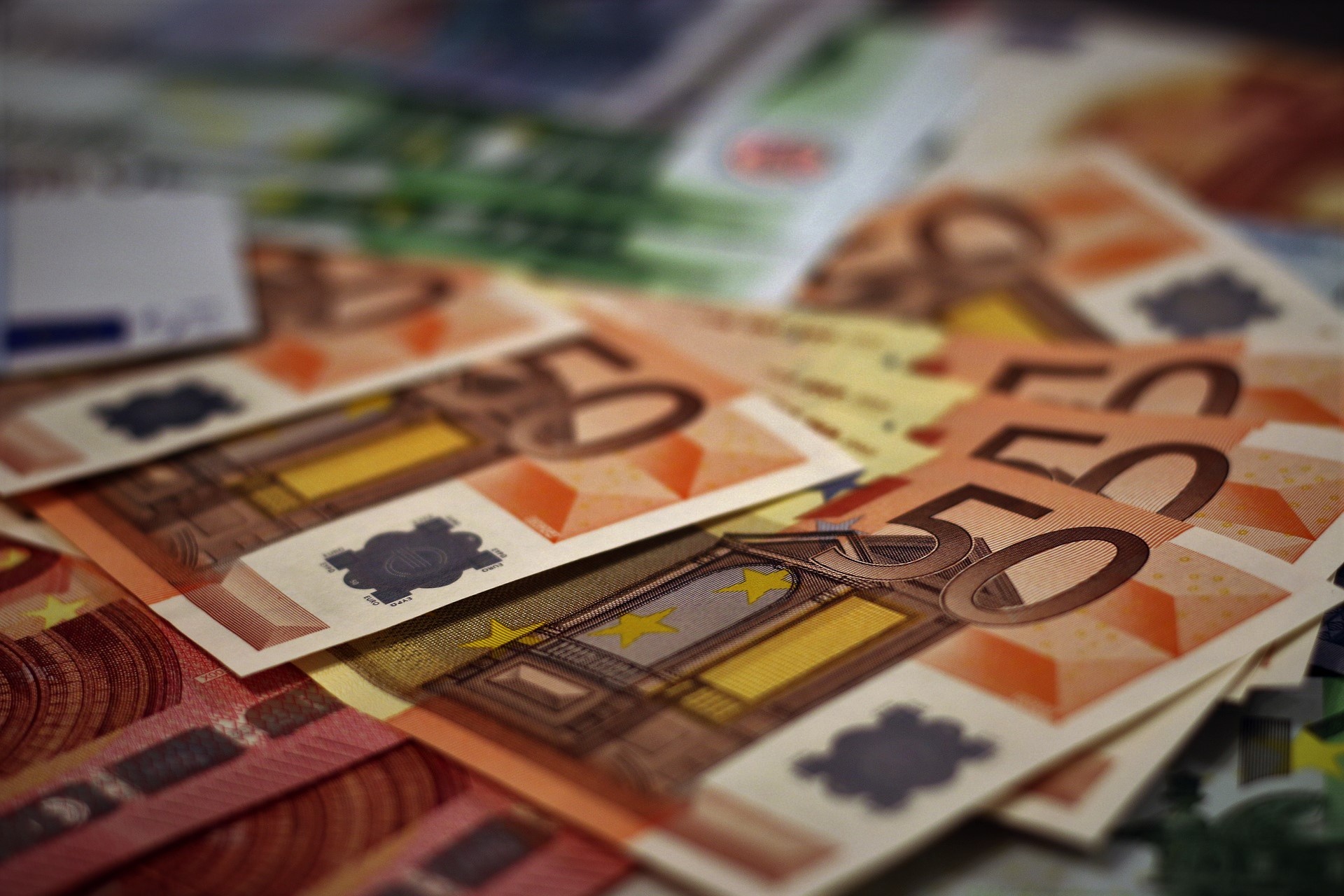 Decreto Sostegni ter è legge cartelle, turismo, bonus. Tutte le misure