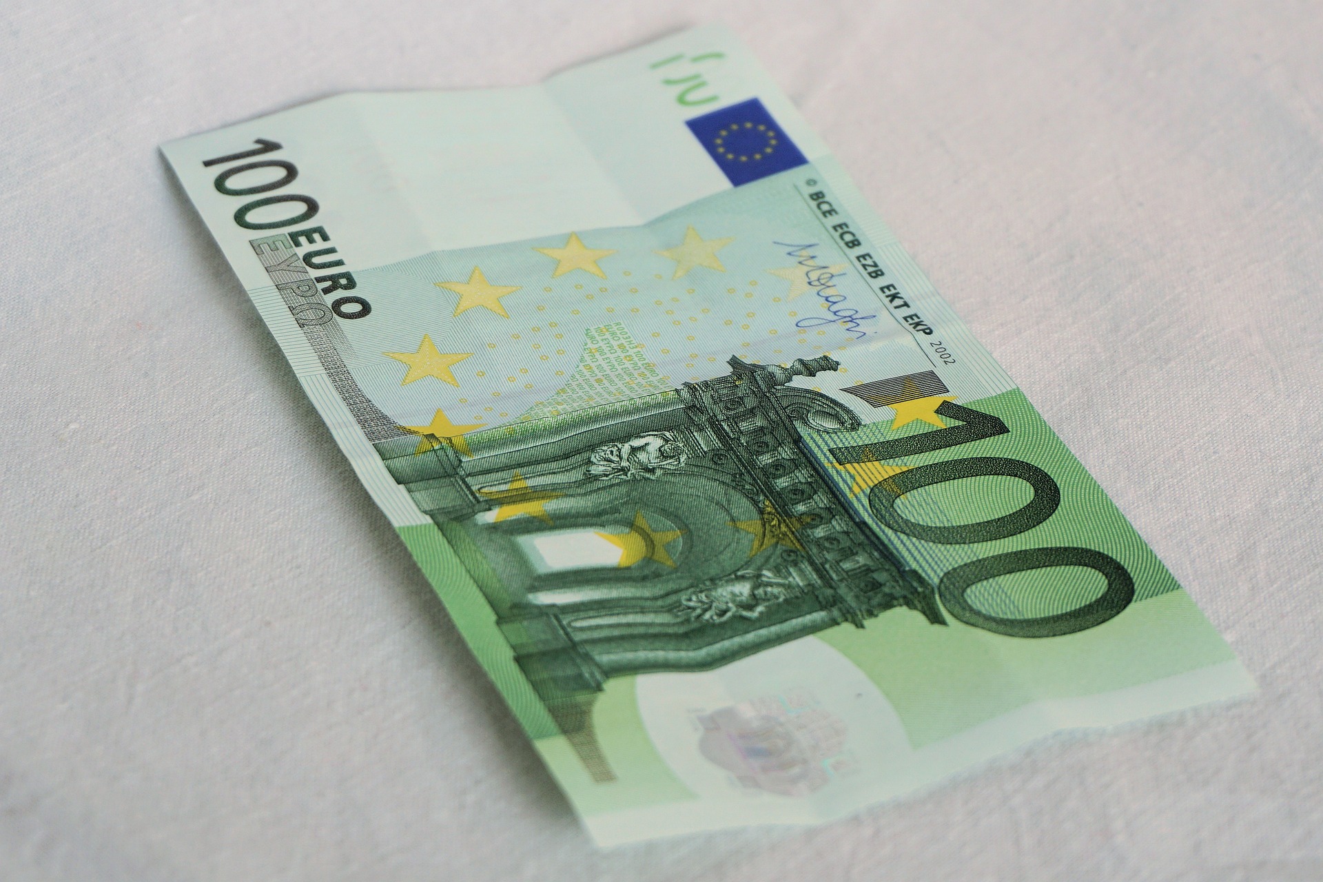 Bonus 100 euro dipendenti 2025: i beneficiari, gli esclusi e come richiederlo